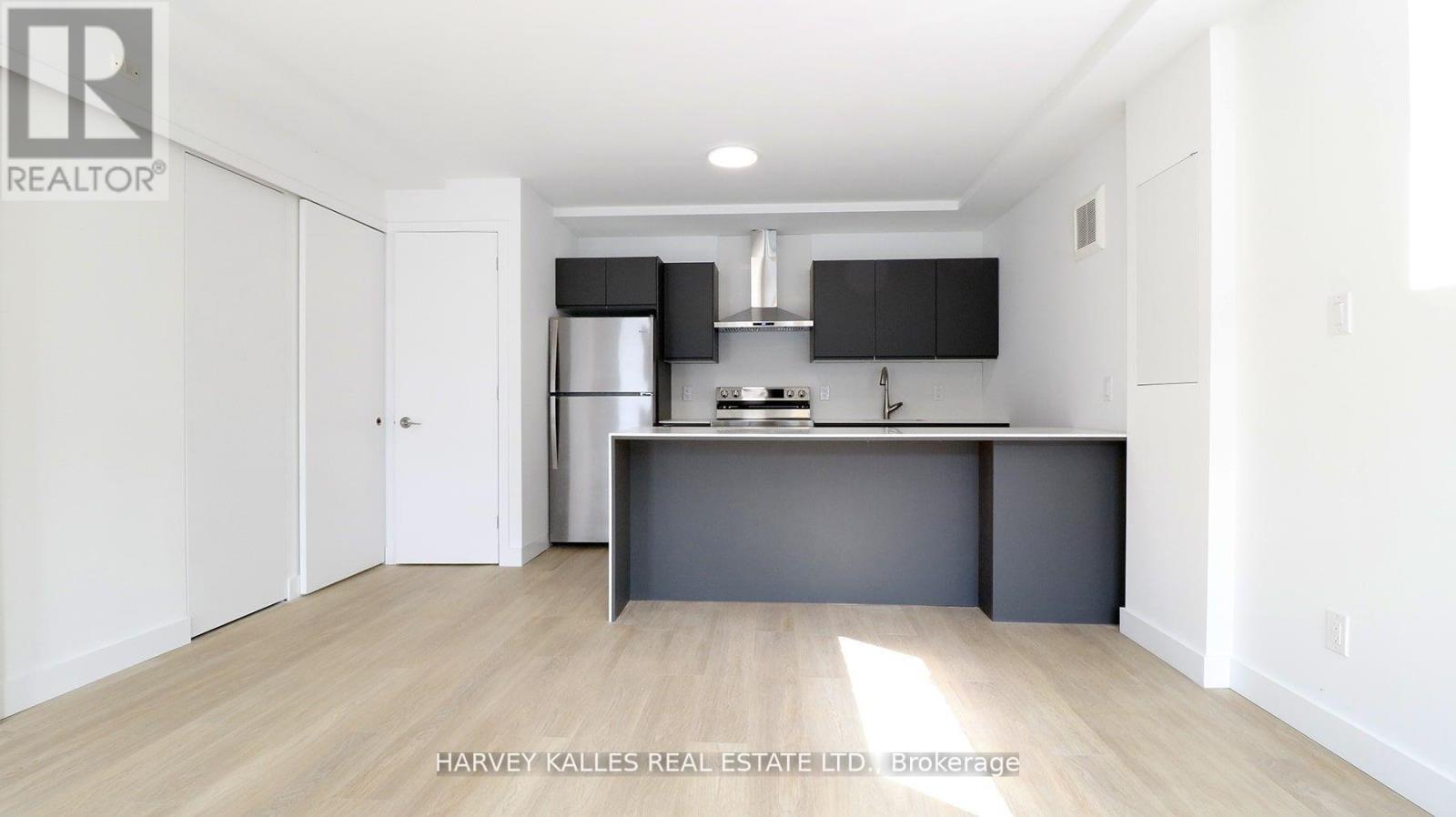 7 - 23 Cannon Road, Toronto, Ontario  M8Y 1R8 - Photo 4 - W12877250