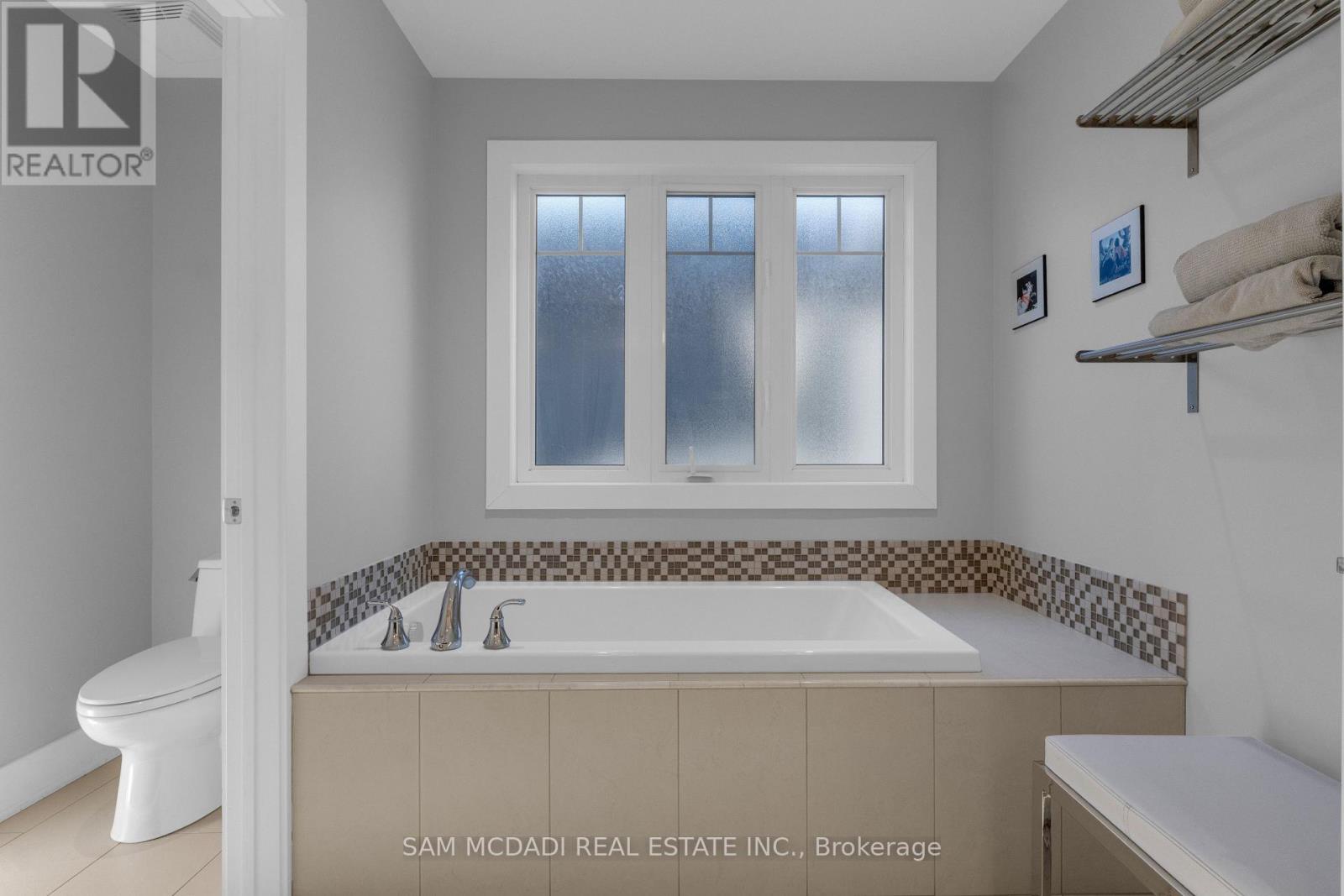 38 Pine Avenue N, Mississauga, Ontario  L5H 2P8 - Photo 20 - W12877260