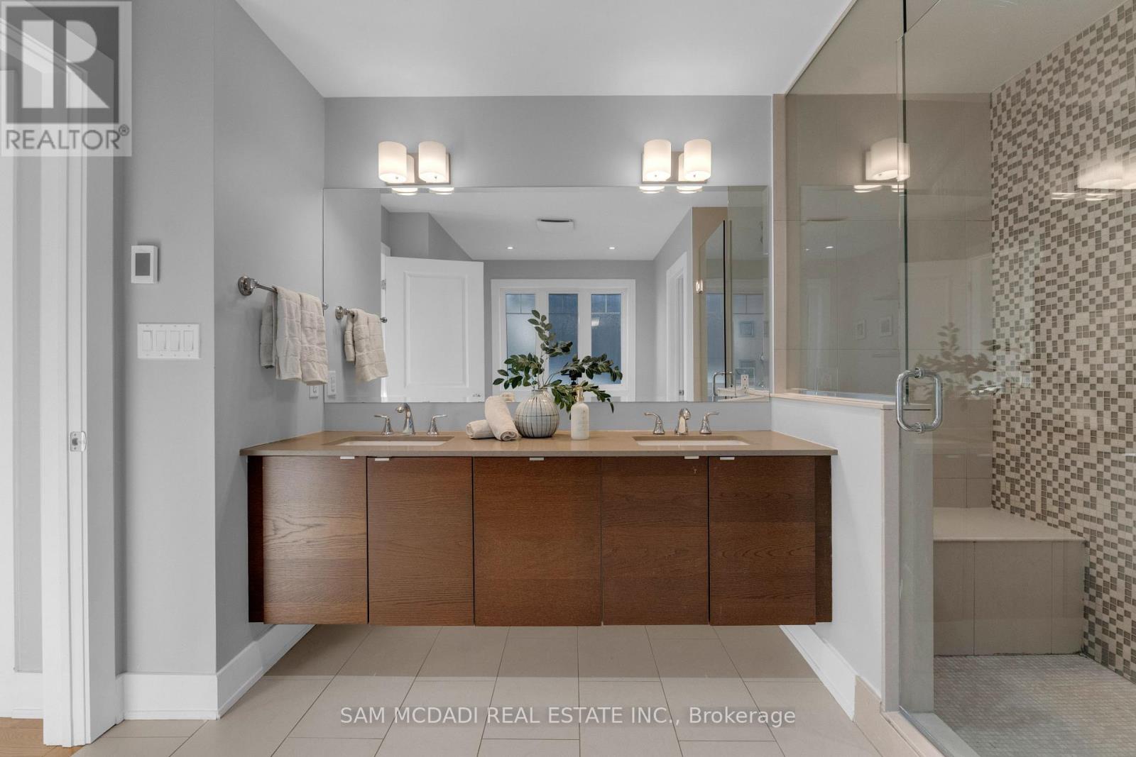 38 Pine Avenue N, Mississauga, Ontario  L5H 2P8 - Photo 21 - W12877260