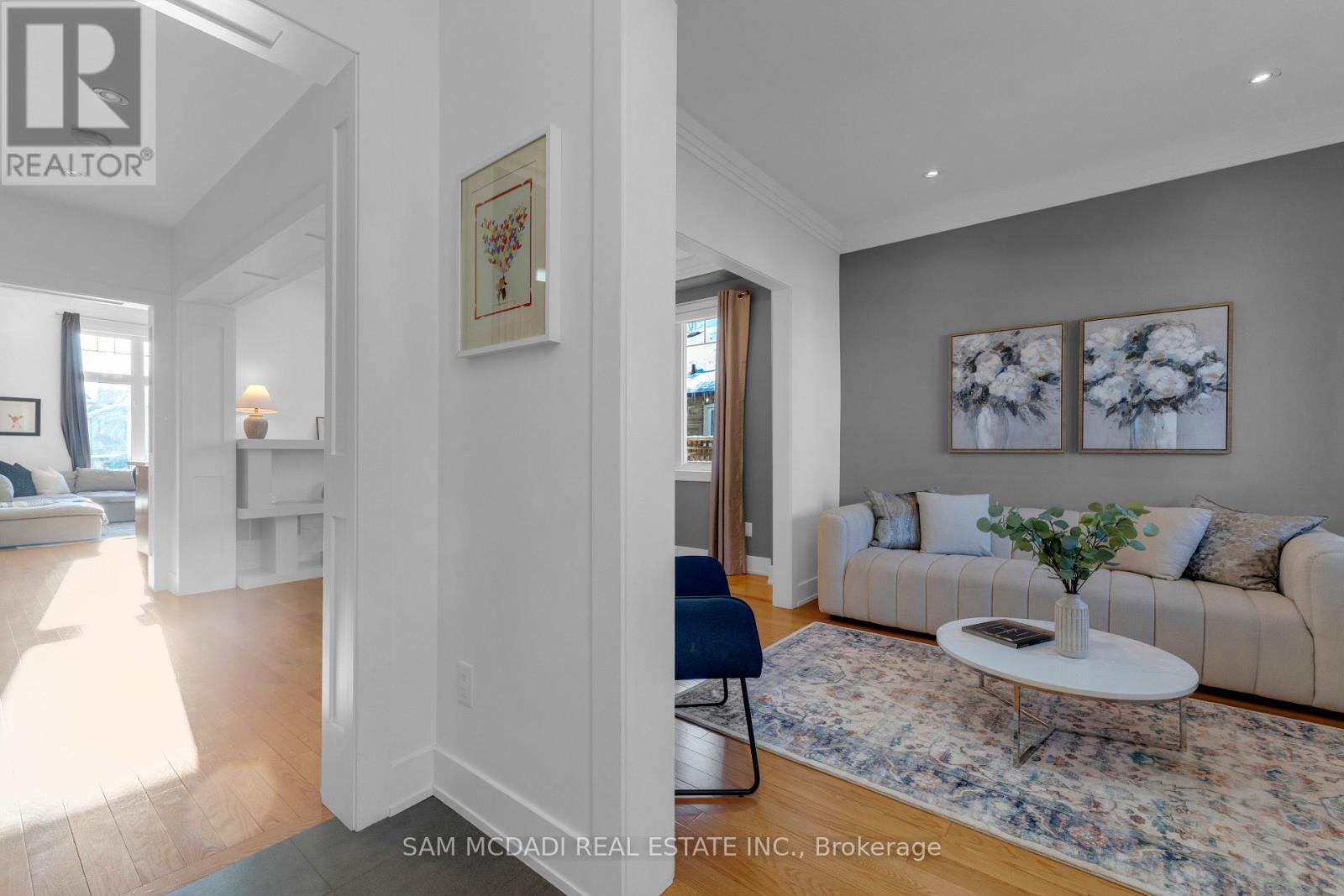 38 Pine Avenue N, Mississauga, Ontario  L5H 2P8 - Photo 3 - W12877260