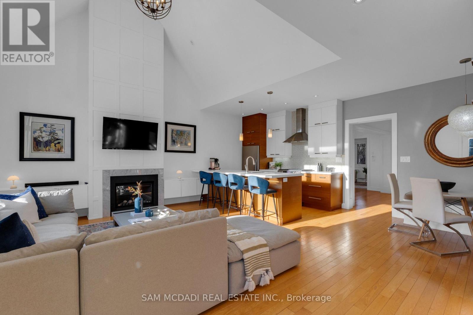 38 Pine Avenue N, Mississauga, Ontario  L5H 2P8 - Photo 9 - W12877260