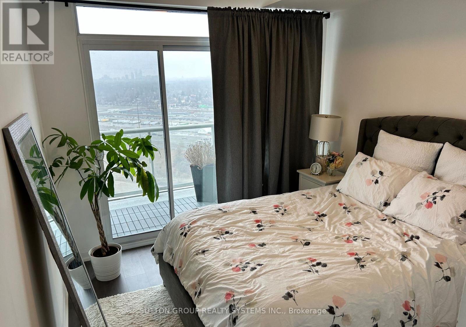 56 Annie Craig Drive, Toronto, Ontario  M8V 0C5 - Photo 11 - W12877274