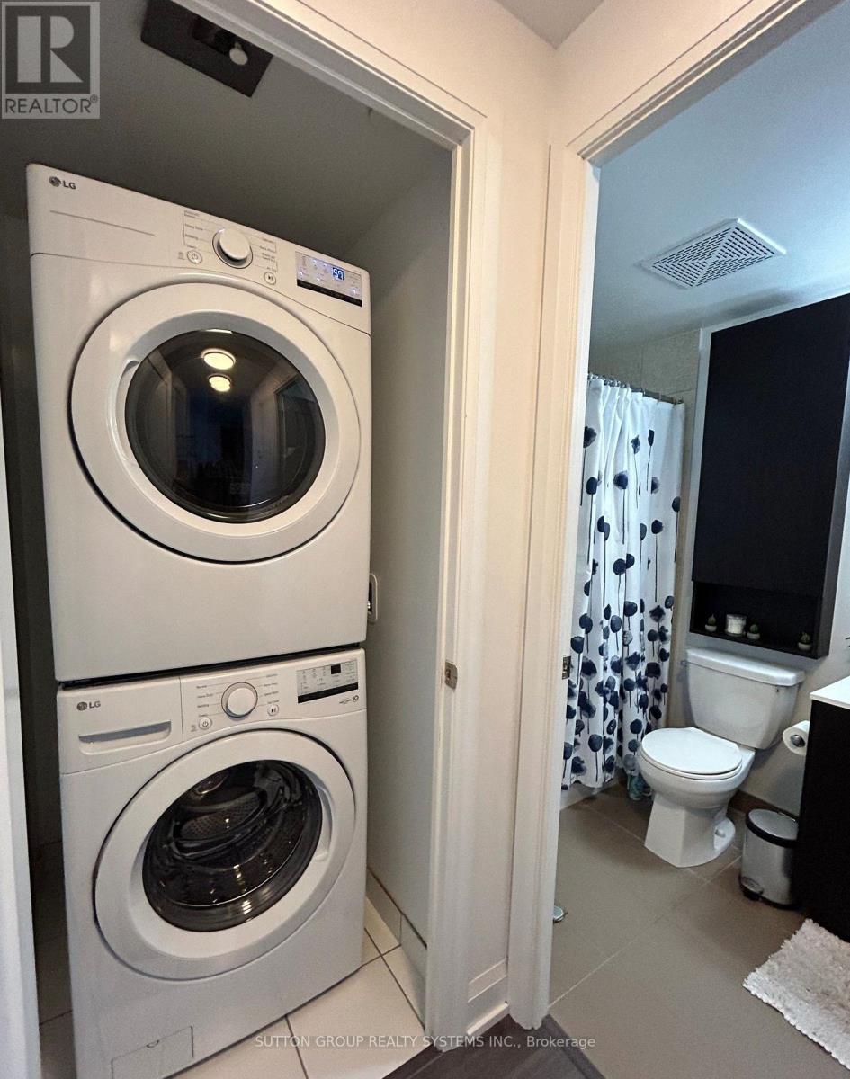 56 Annie Craig Drive, Toronto, Ontario  M8V 0C5 - Photo 9 - W12877274