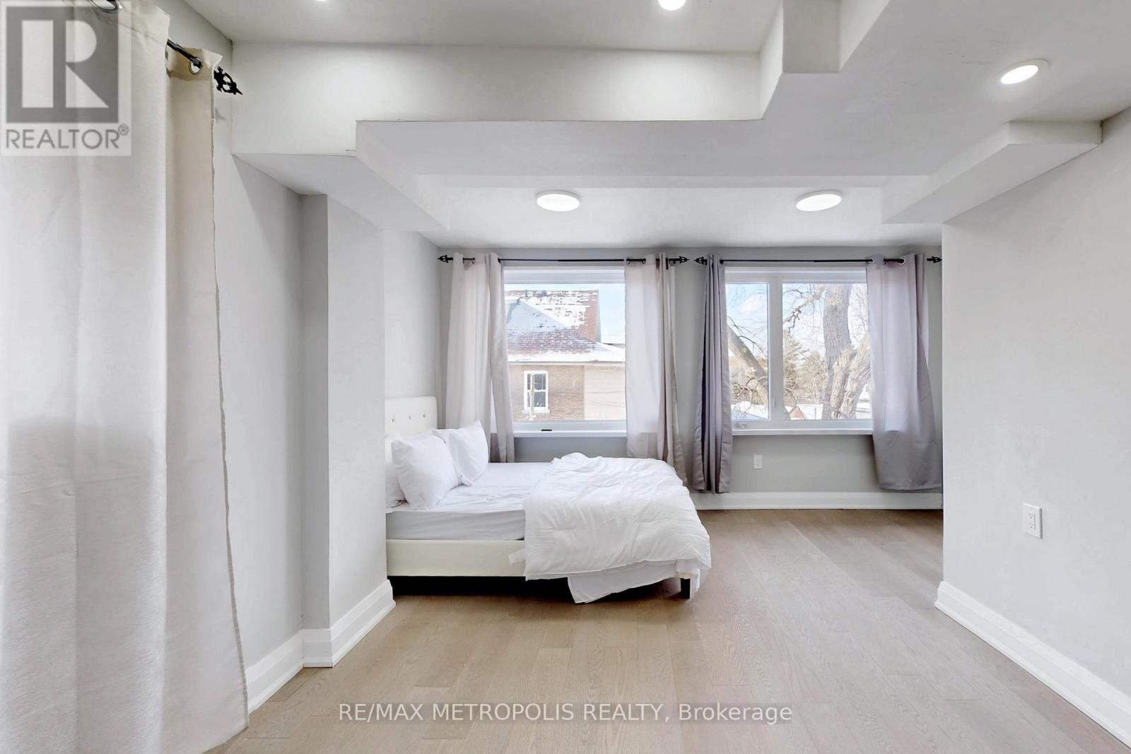 74 Roncesvalles Avenue, Toronto, Ontario  M6R 2K7 - Photo 13 - W12877276