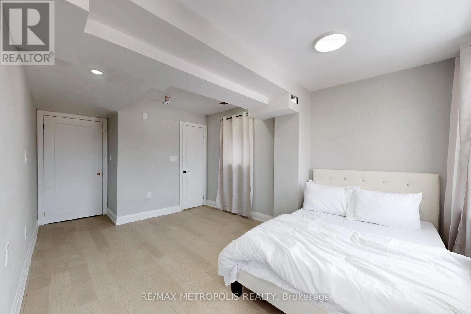 74 Roncesvalles Avenue, Toronto, Ontario  M6R 2K7 - Photo 14 - W12877276