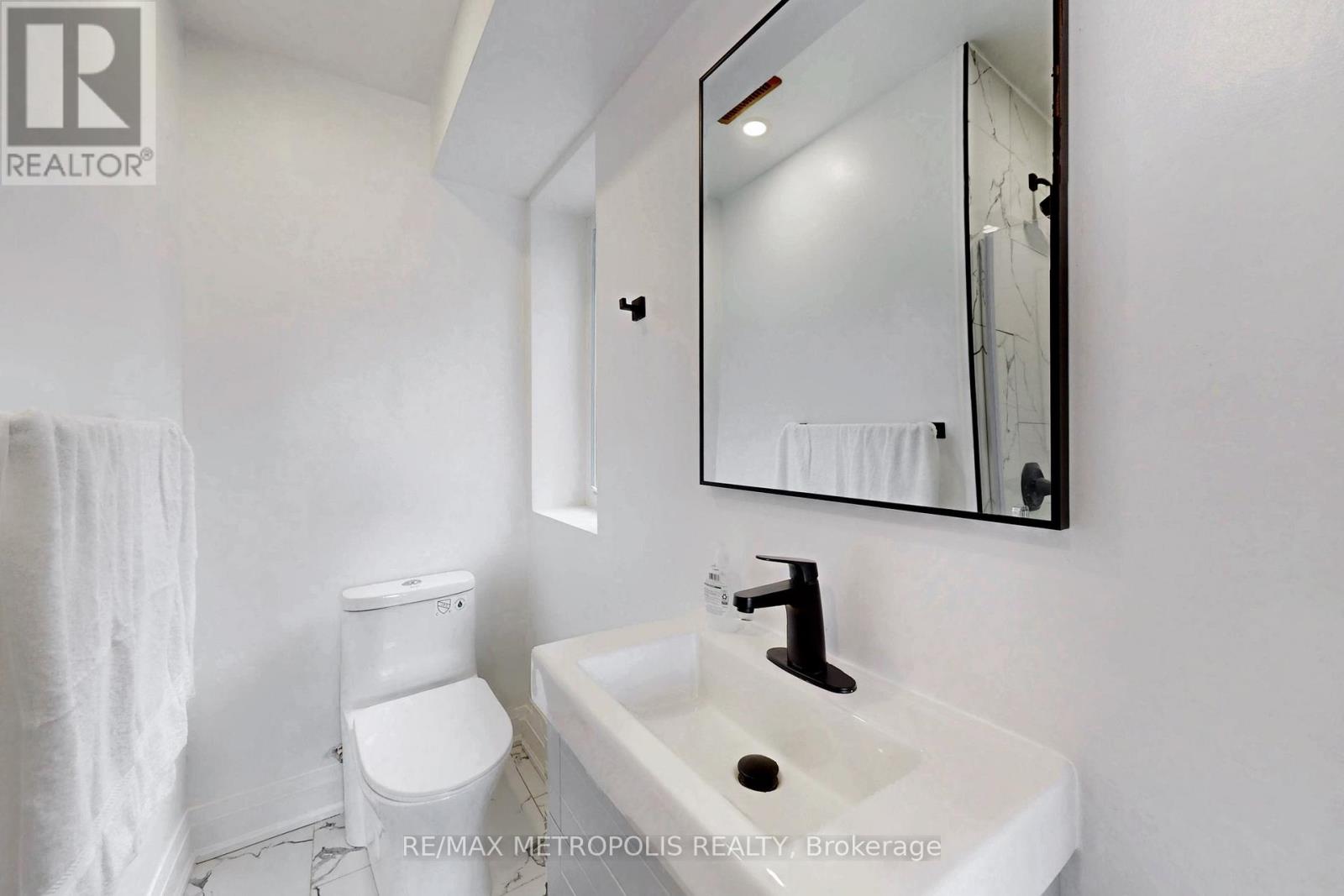 74 Roncesvalles Avenue, Toronto, Ontario  M6R 2K7 - Photo 15 - W12877276