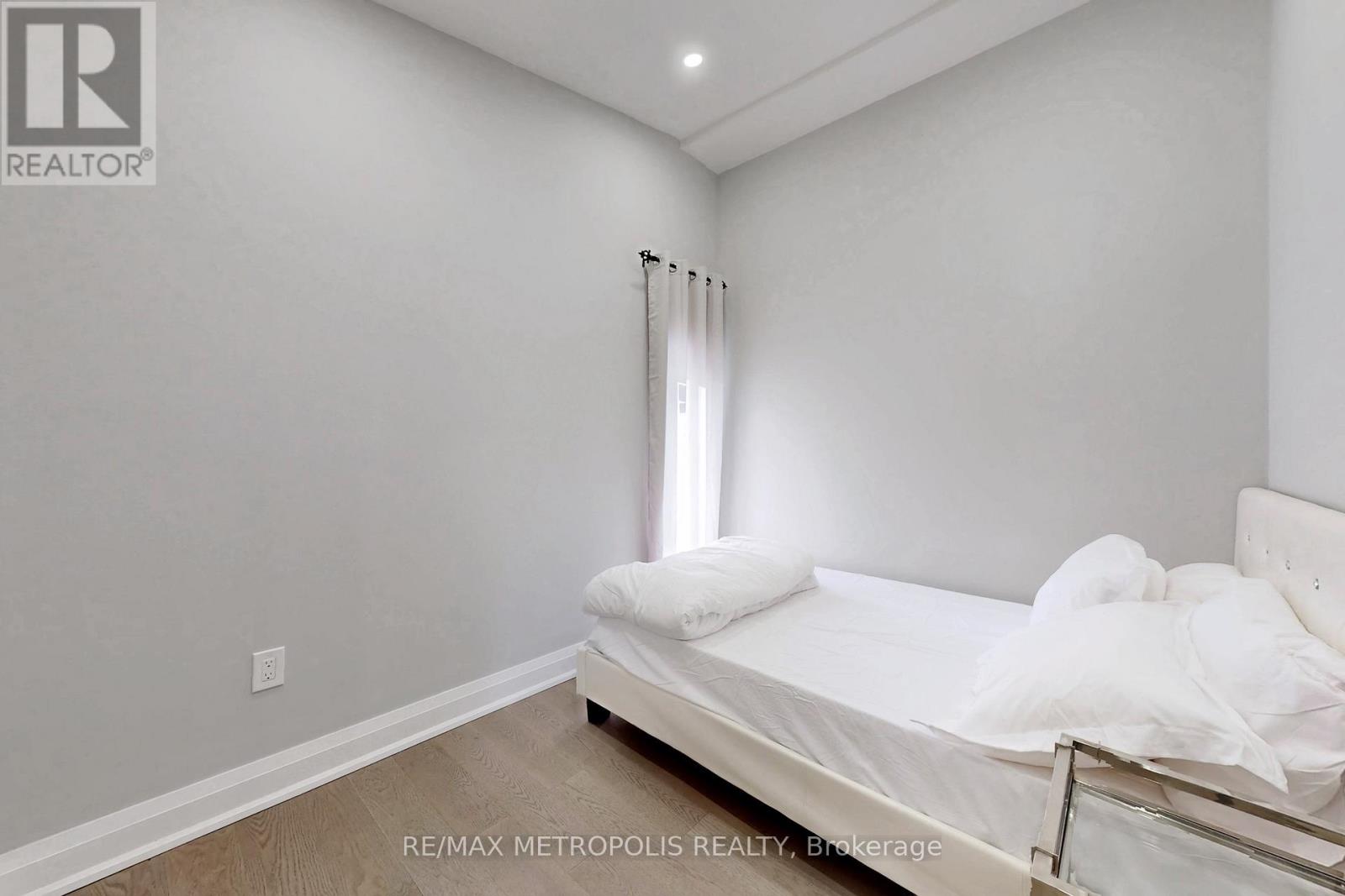 74 Roncesvalles Avenue, Toronto, Ontario  M6R 2K7 - Photo 32 - W12877276