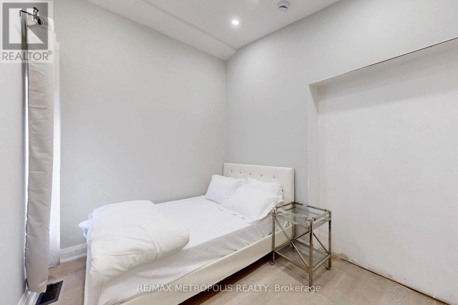 74 Roncesvalles Avenue, Toronto, Ontario  M6R 2K7 - Photo 33 - W12877276