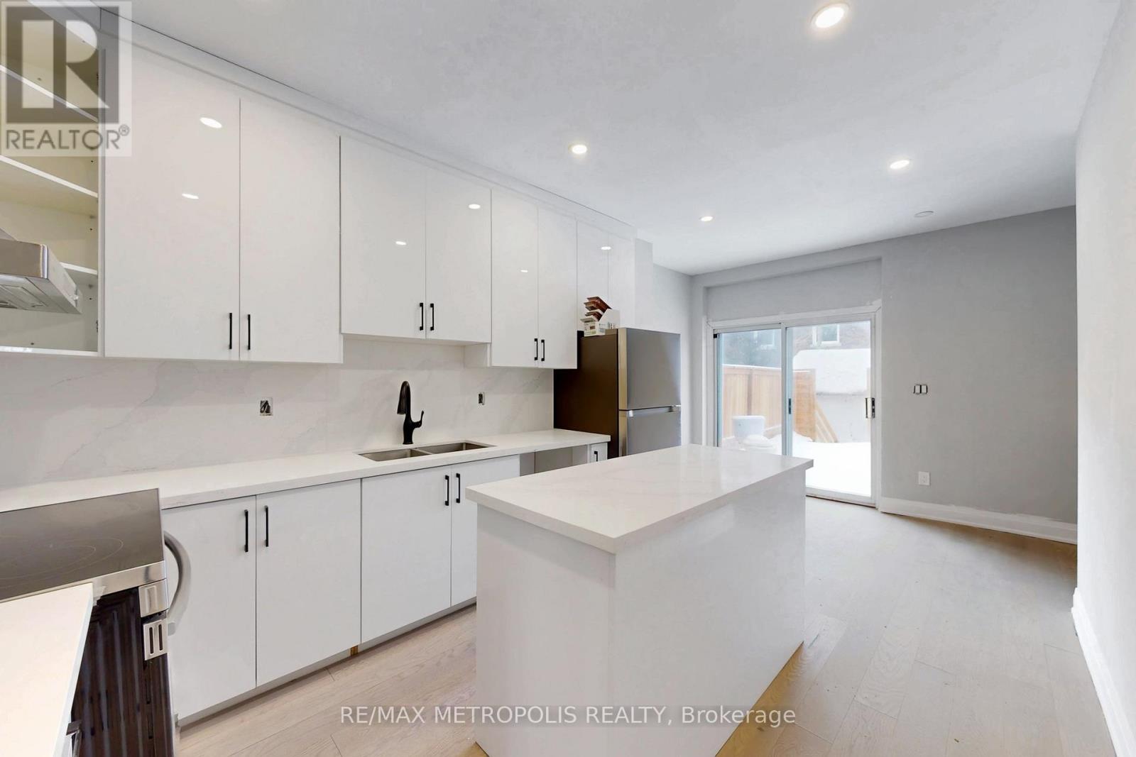 74 Roncesvalles Avenue, Toronto, Ontario  M6R 2K7 - Photo 39 - W12877276