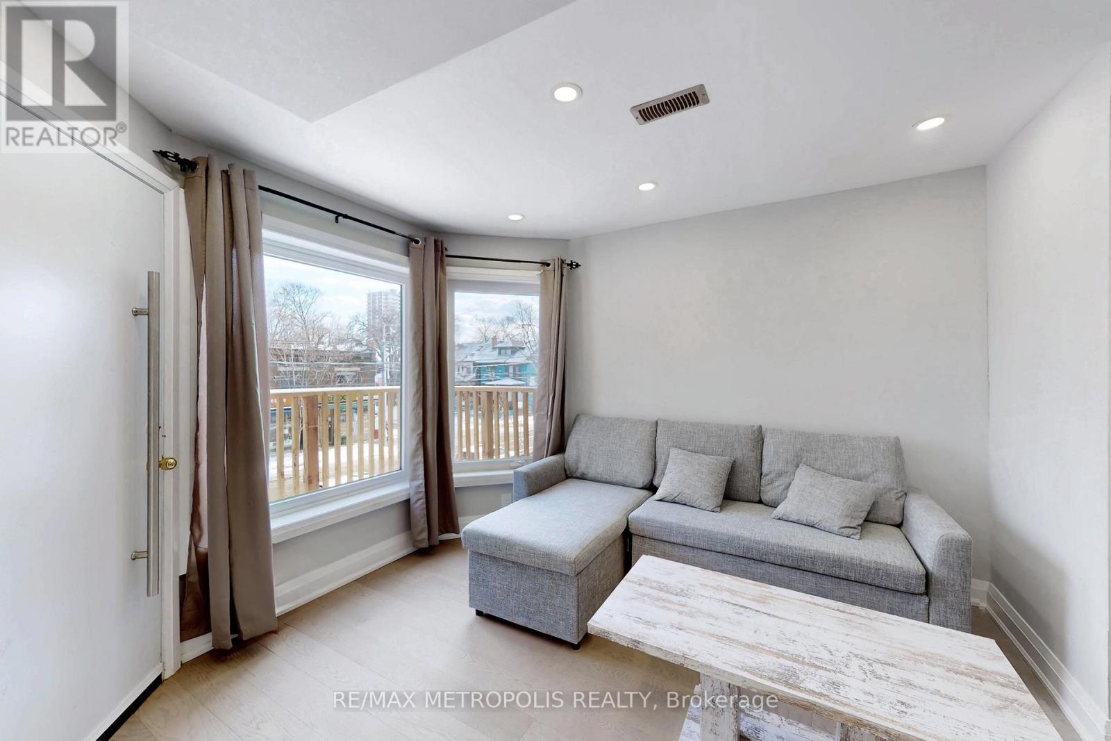 74 Roncesvalles Avenue, Toronto, Ontario  M6R 2K7 - Photo 4 - W12877276