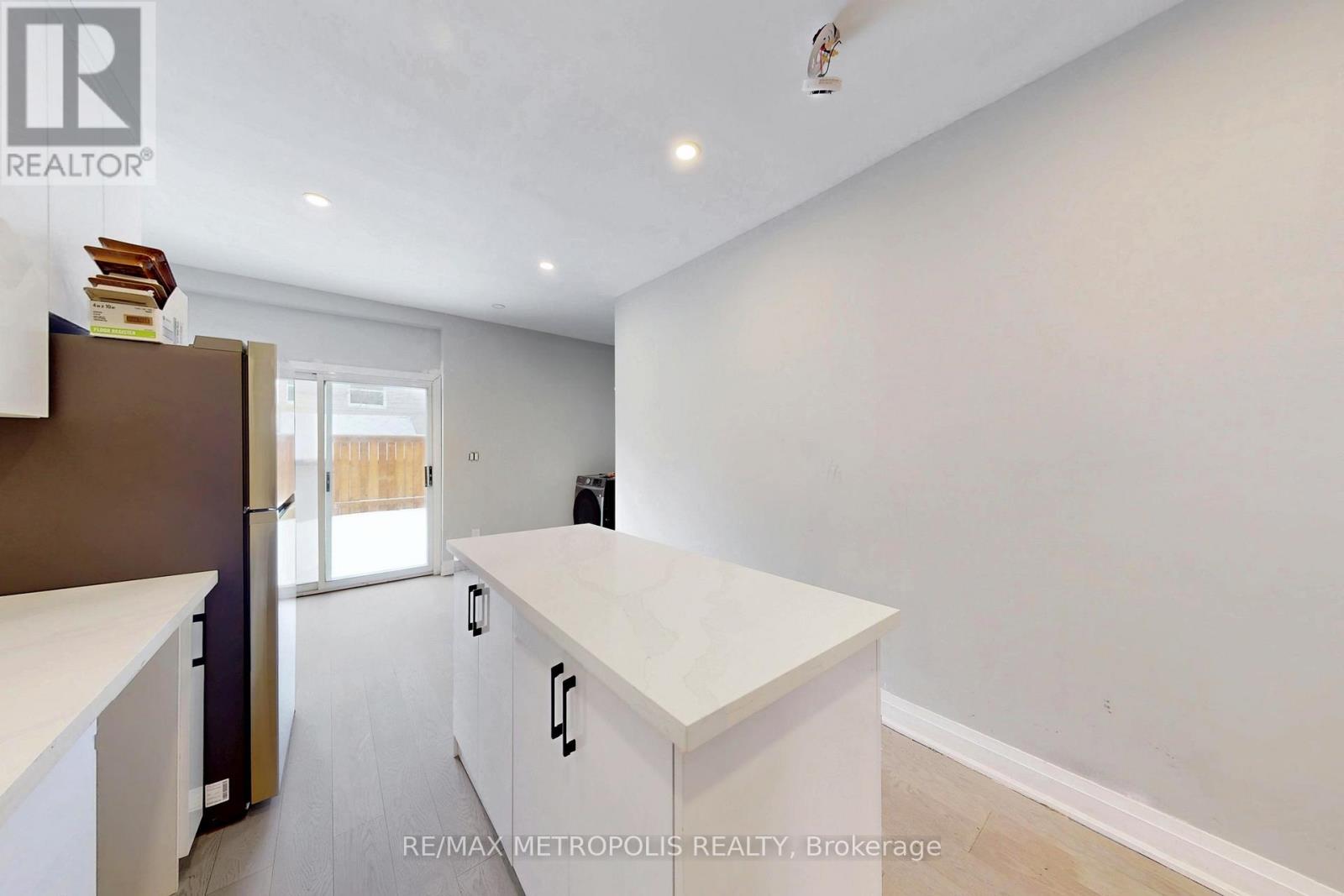 74 Roncesvalles Avenue, Toronto, Ontario  M6R 2K7 - Photo 40 - W12877276