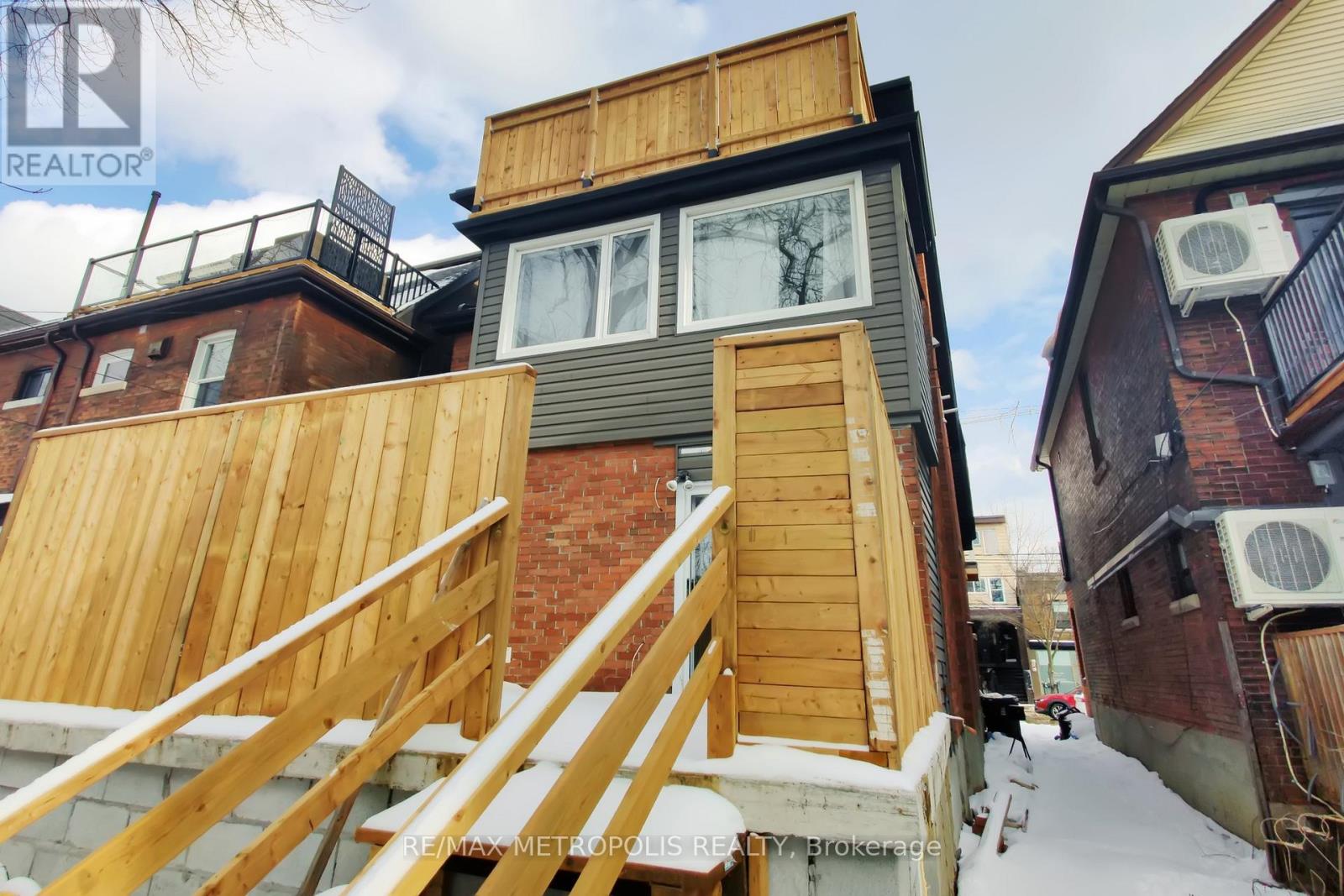 74 Roncesvalles Avenue, Toronto, Ontario  M6R 2K7 - Photo 47 - W12877276