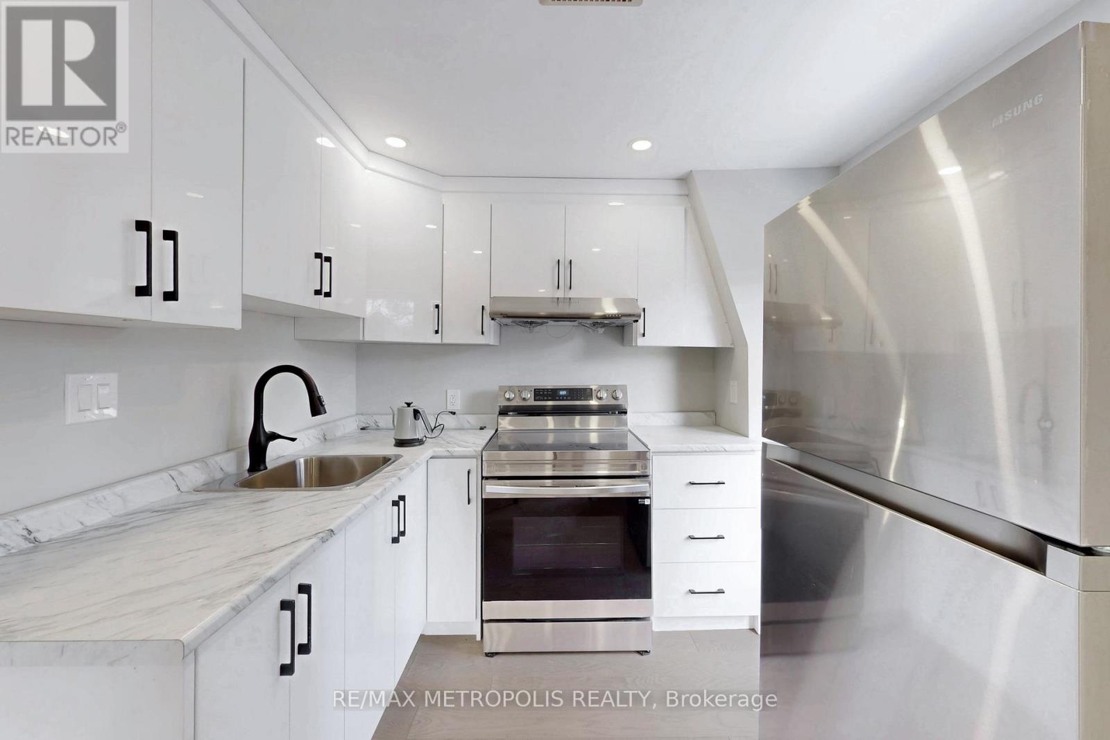 74 Roncesvalles Avenue, Toronto, Ontario  M6R 2K7 - Photo 7 - W12877276