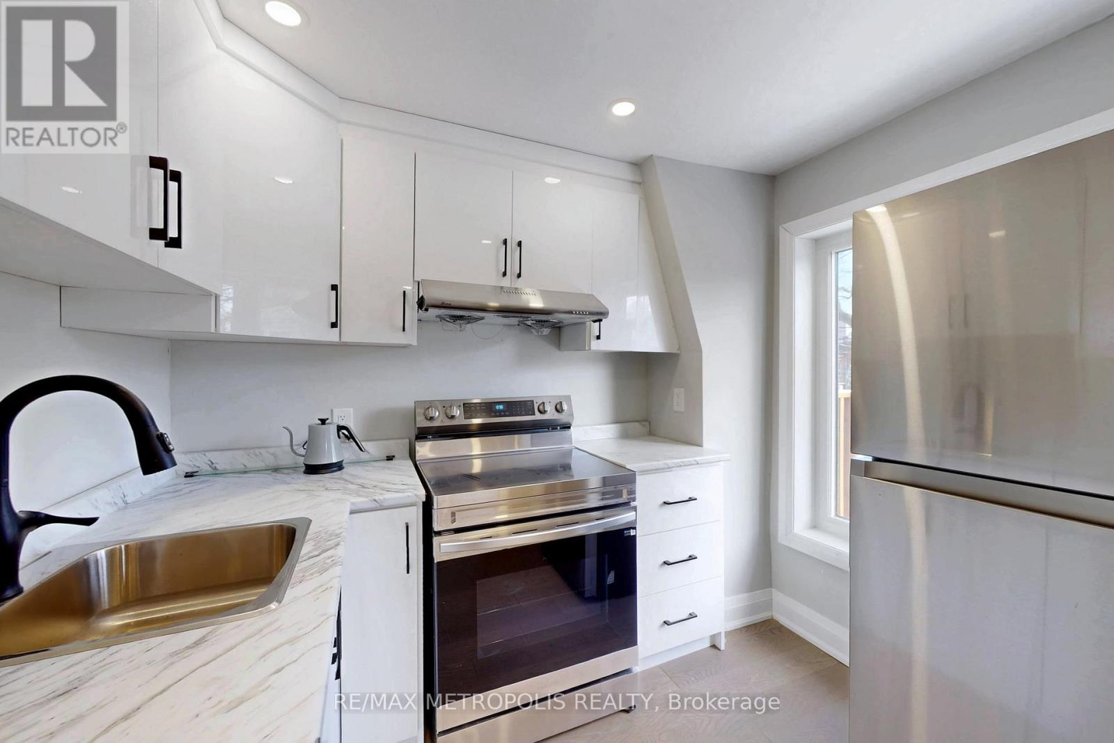 74 Roncesvalles Avenue, Toronto, Ontario  M6R 2K7 - Photo 8 - W12877276