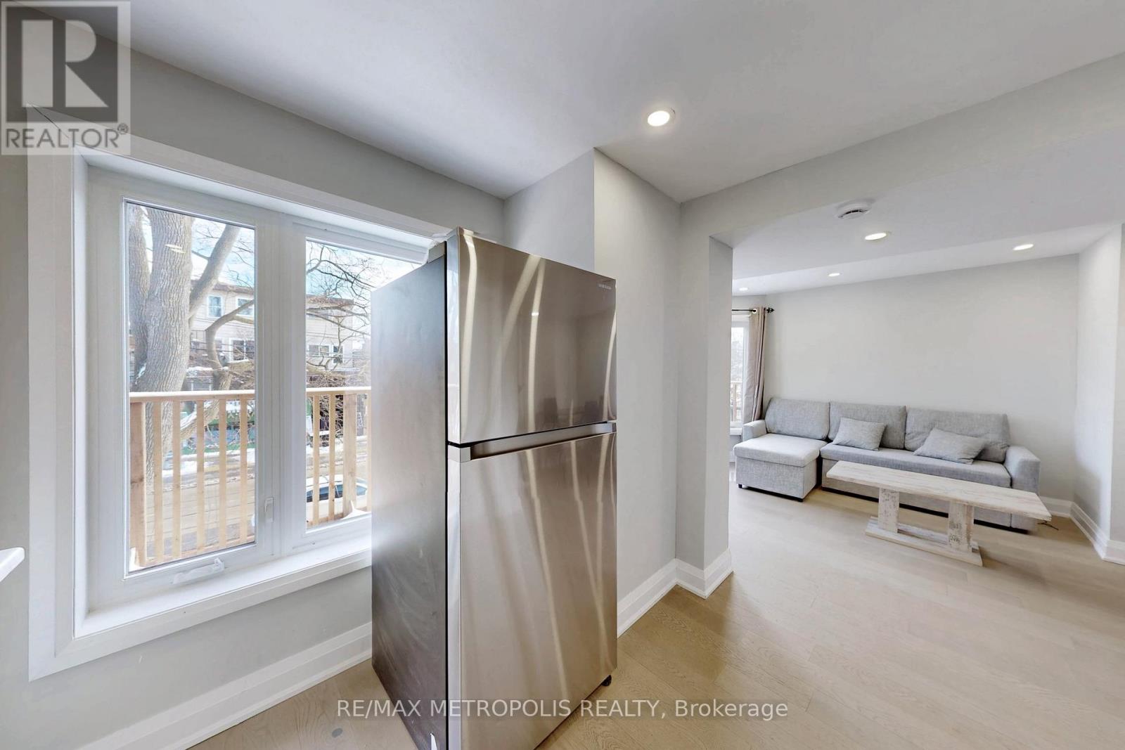 74 Roncesvalles Avenue, Toronto, Ontario  M6R 2K7 - Photo 9 - W12877276