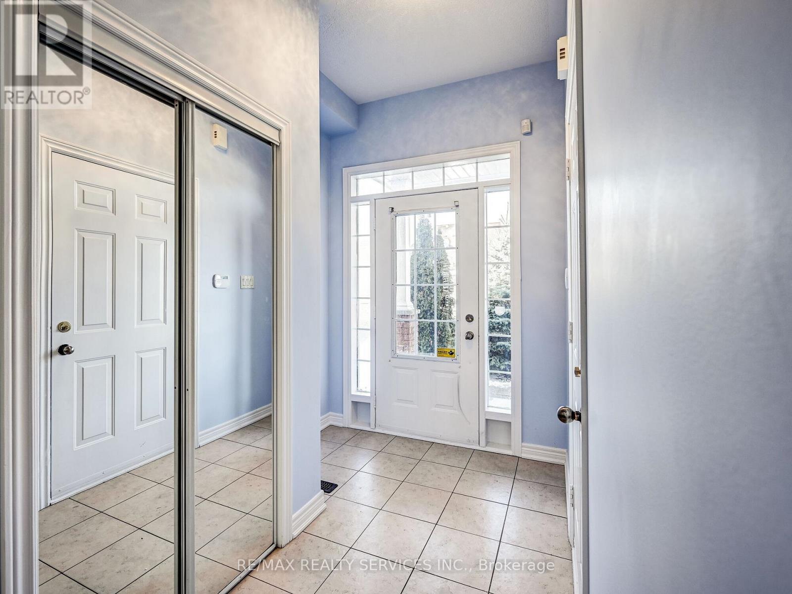 114 Rocky Point Crescent, Brampton (Madoc), Ontario  L6V 4R8 - Photo 2 - W12877338