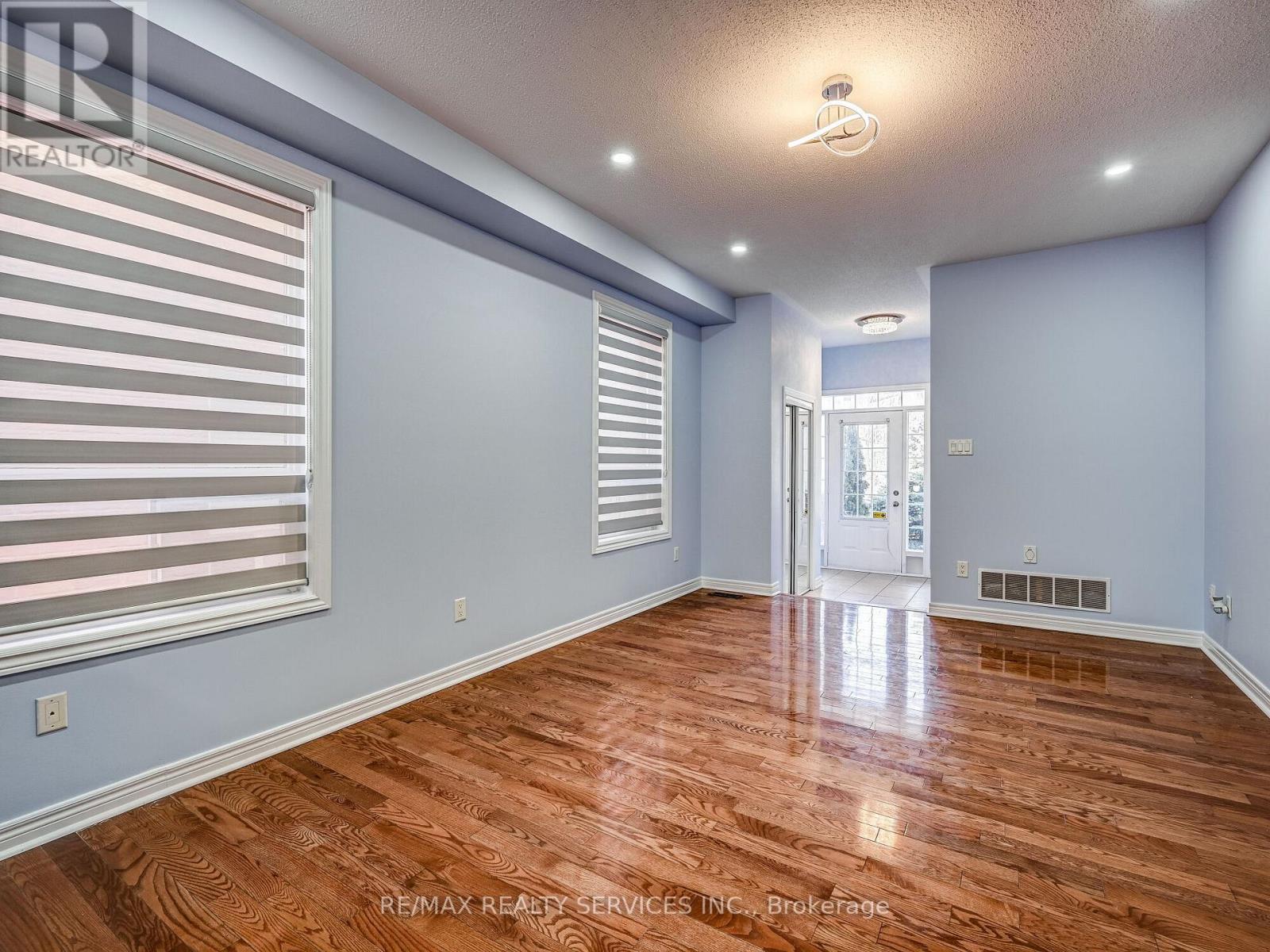 114 Rocky Point Crescent, Brampton (Madoc), Ontario  L6V 4R8 - Photo 4 - W12877338