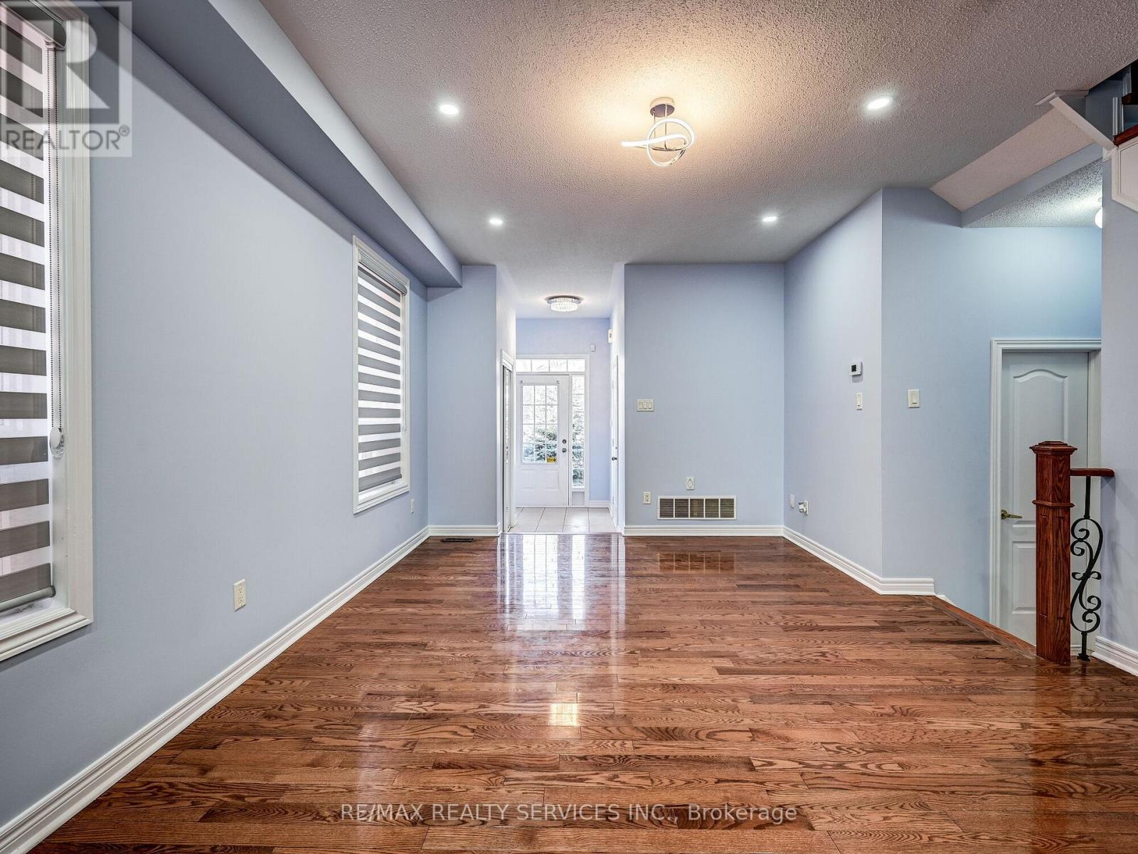 114 Rocky Point Crescent, Brampton (Madoc), Ontario  L6V 4R8 - Photo 5 - W12877338