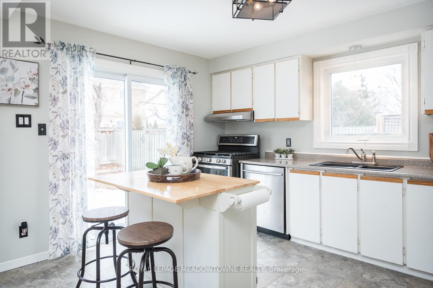 833 Laurier Avenue, Milton, Ontario  L9T 4H4 - Photo 14 - W12877372