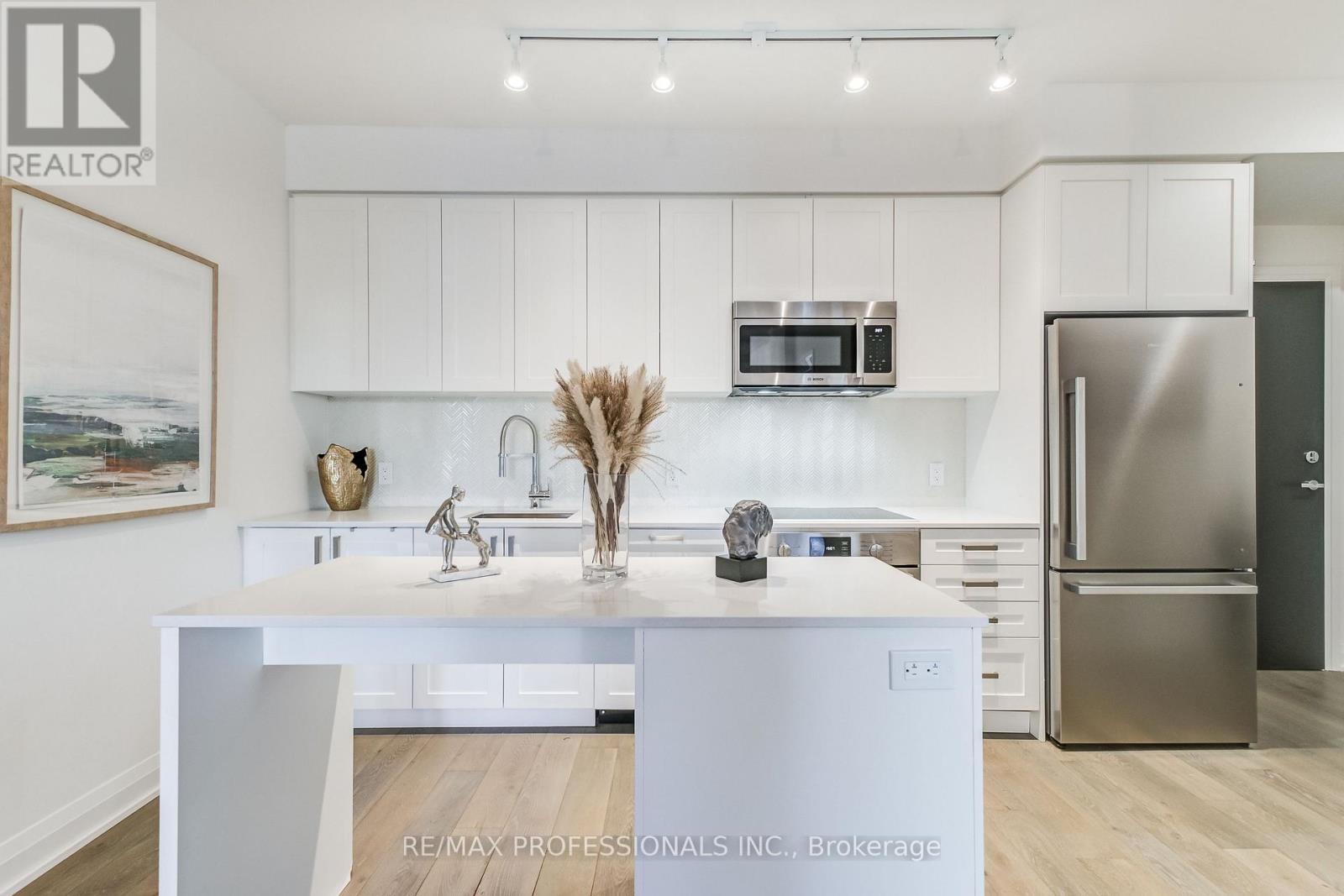 223 - 293 The Kingsway, Toronto, Ontario  M9A 0E8 - Photo 10 - W12877466