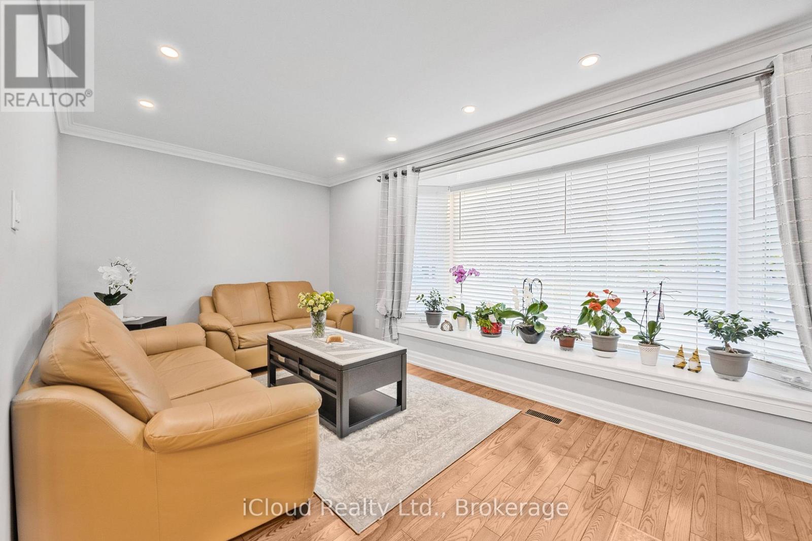 52 Kimbark Drive, Brampton, Ontario  L6X 2A4 - Photo 5 - W12877468