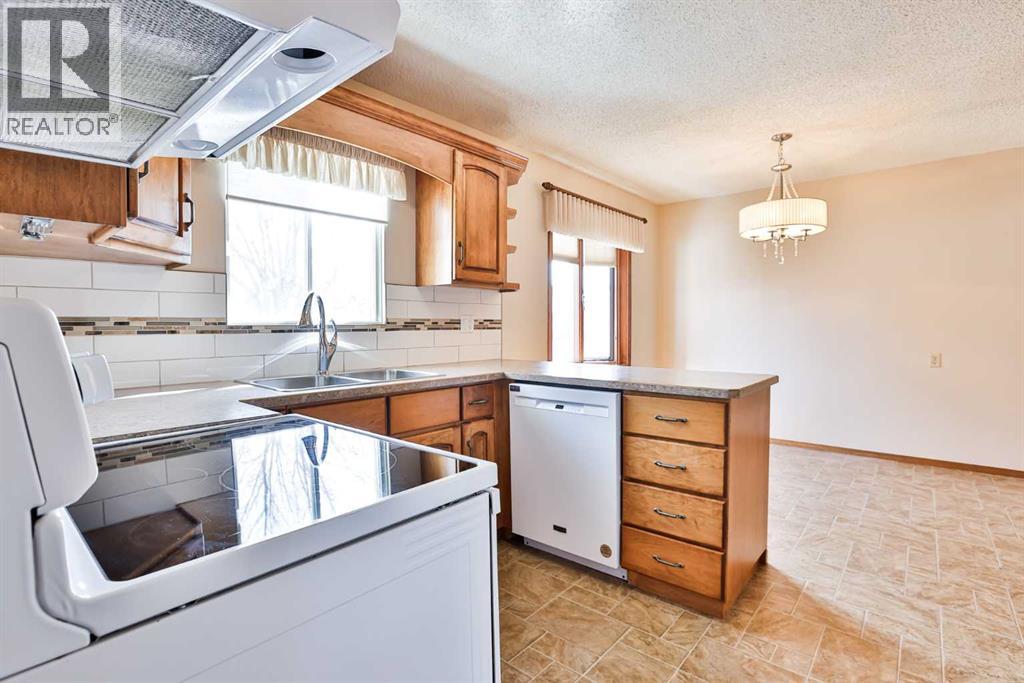 2419 19 Street N, Lethbridge, Alberta  T1H 4T4 - Photo 9 - A2291018