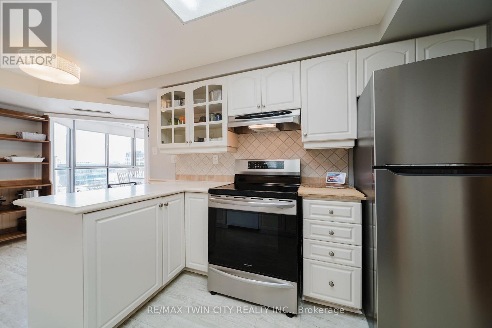 705 - 265 Westcourt Place, Waterloo, Ontario  N2L 6E4 - Photo 12 - X12877254