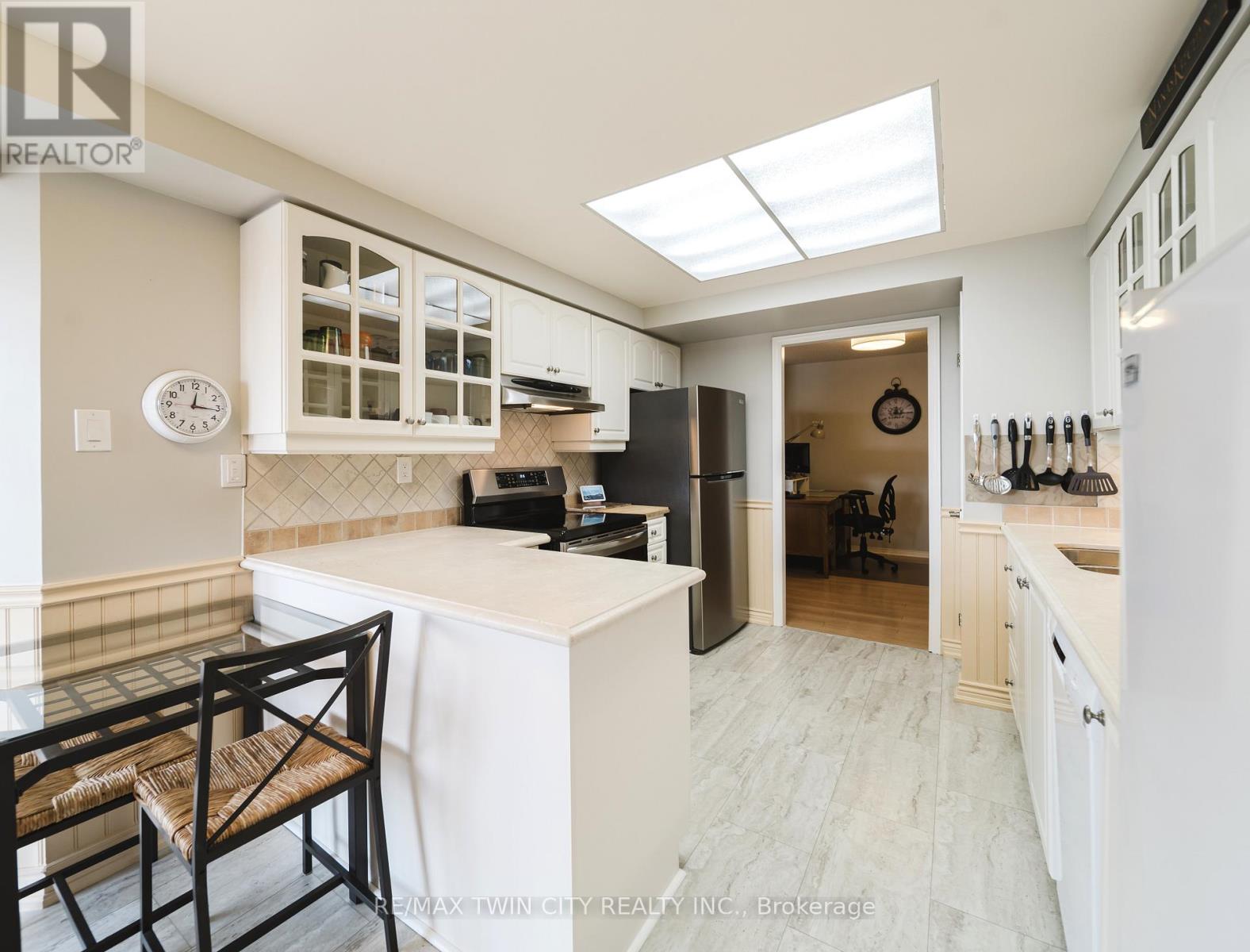 705 - 265 Westcourt Place, Waterloo, Ontario  N2L 6E4 - Photo 15 - X12877254