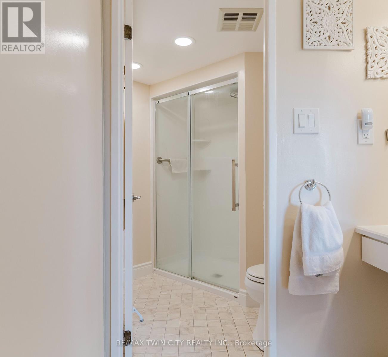 705 - 265 Westcourt Place, Waterloo, Ontario  N2L 6E4 - Photo 19 - X12877254