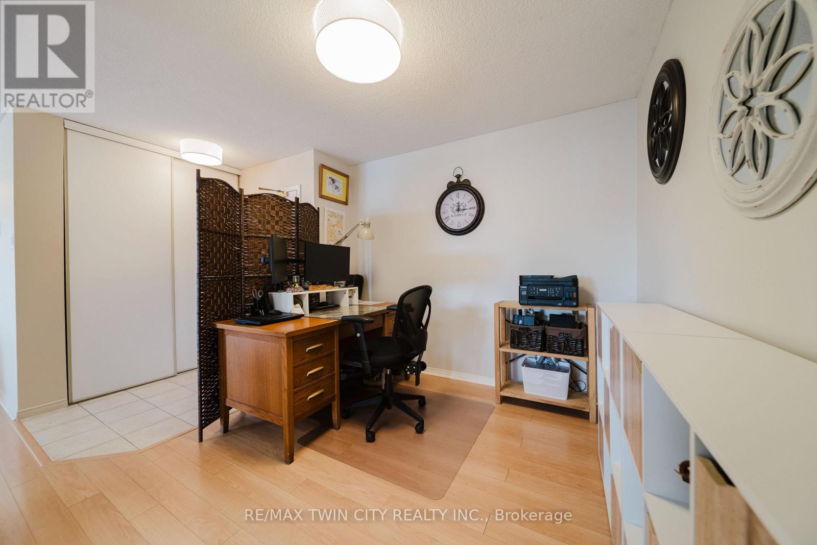 705 - 265 Westcourt Place, Waterloo, Ontario  N2L 6E4 - Photo 5 - X12877254