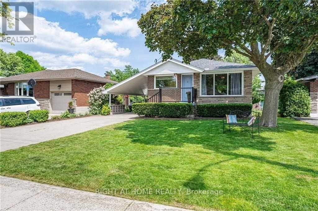 118 BRIARWOOD CRESCENT, Hamilton, Ontario