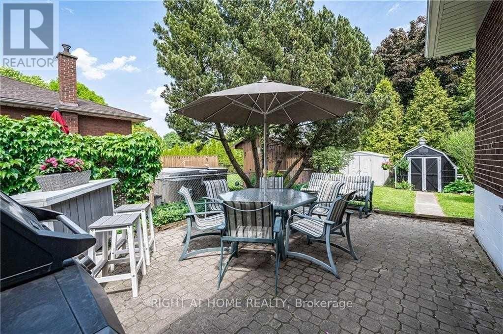 118 Briarwood Crescent, Hamilton, Ontario  L9C 4C4 - Photo 13 - X12877262