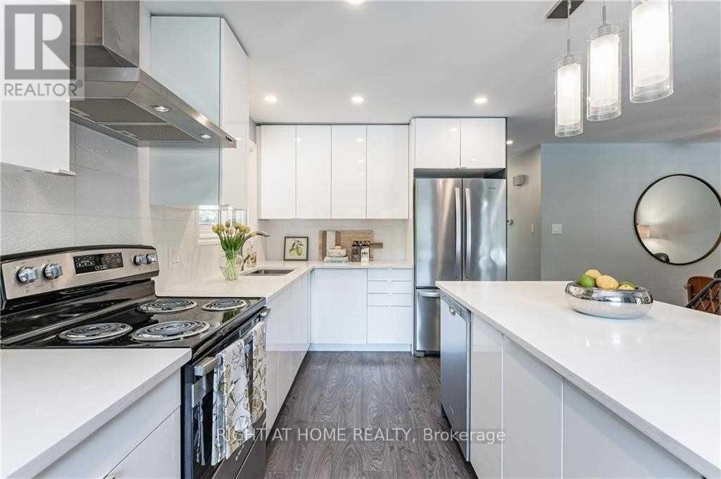 118 Briarwood Crescent, Hamilton, Ontario  L9C 4C4 - Photo 2 - X12877262