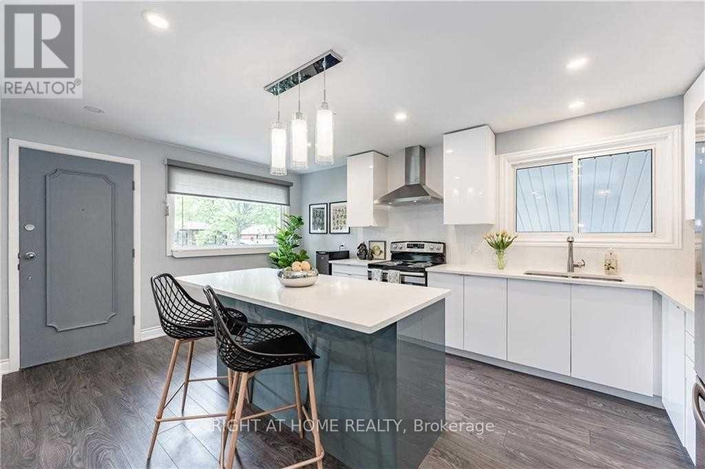 118 Briarwood Crescent, Hamilton, Ontario  L9C 4C4 - Photo 4 - X12877262