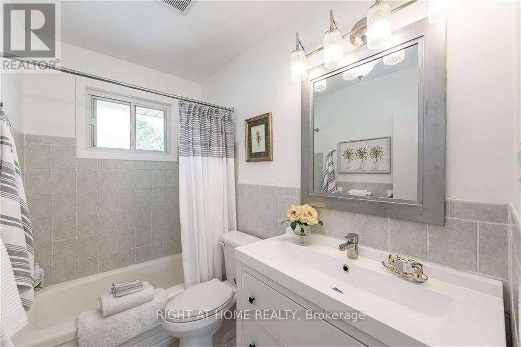 118 Briarwood Crescent, Hamilton, Ontario  L9C 4C4 - Photo 9 - X12877262