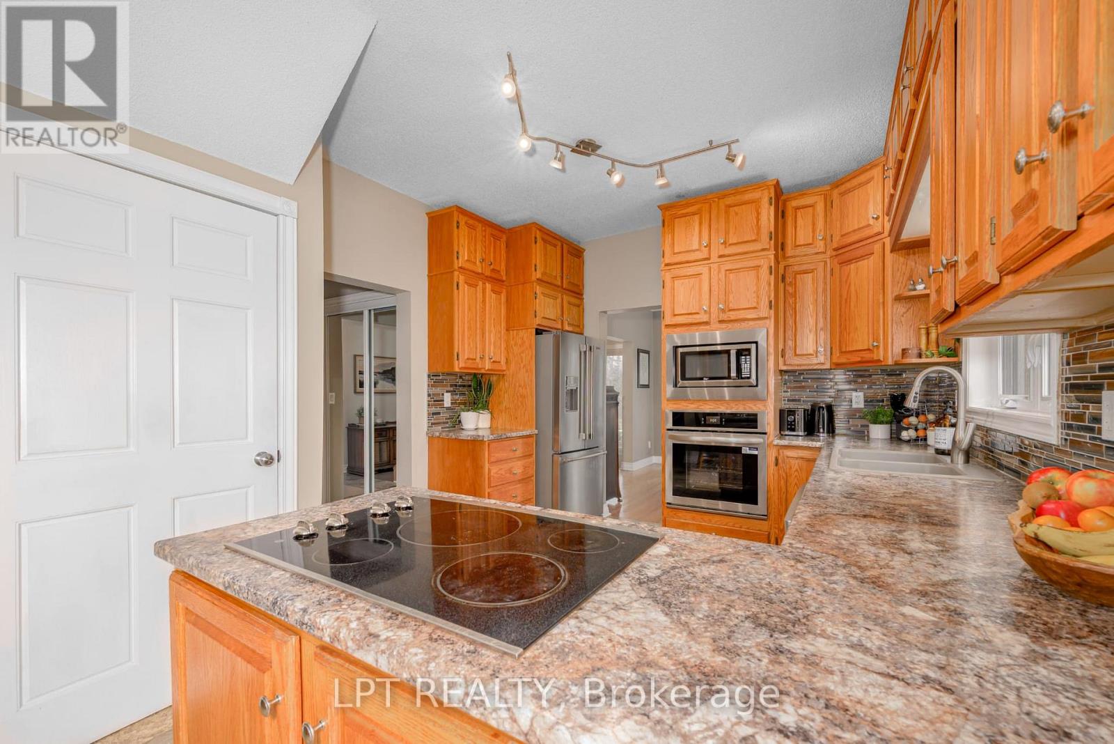 234 Angeline Street N, Kawartha Lakes, Ontario  K9V 5E9 - Photo 13 - X12877456