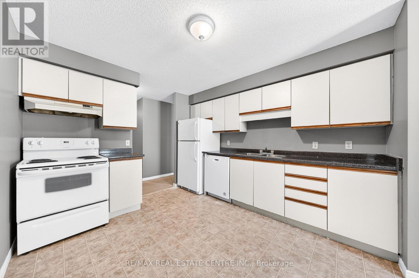 212 - 35 Green Valley Drive, Kitchener, Ontario  N2P 2A5 - Photo 12 - X12877486