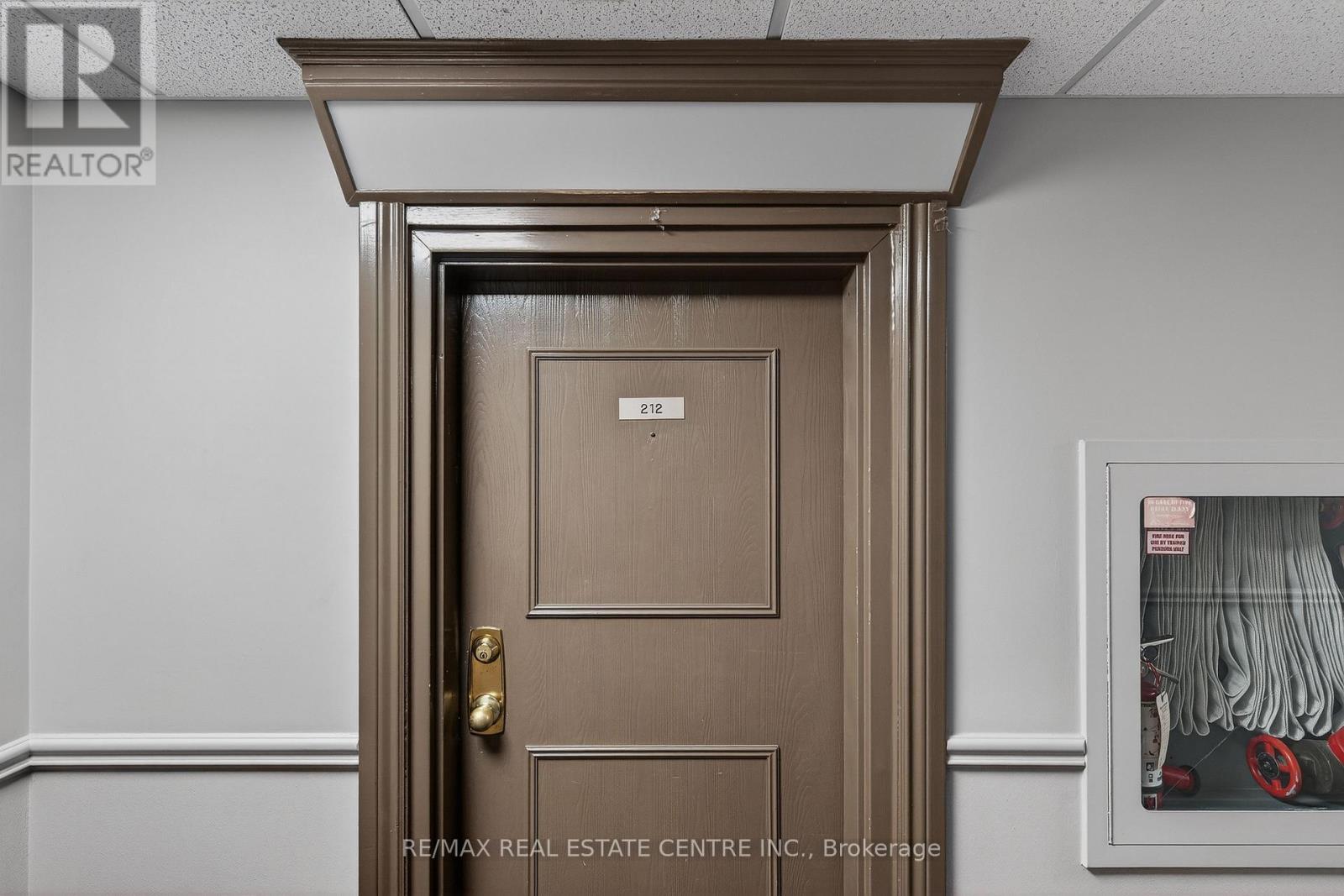 212 - 35 Green Valley Drive, Kitchener, Ontario  N2P 2A5 - Photo 4 - X12877486