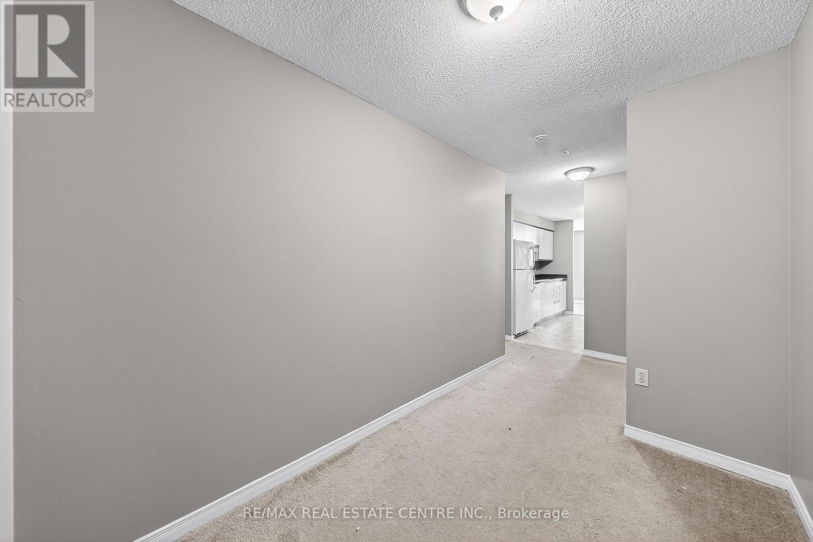 212 - 35 Green Valley Drive, Kitchener, Ontario  N2P 2A5 - Photo 5 - X12877486