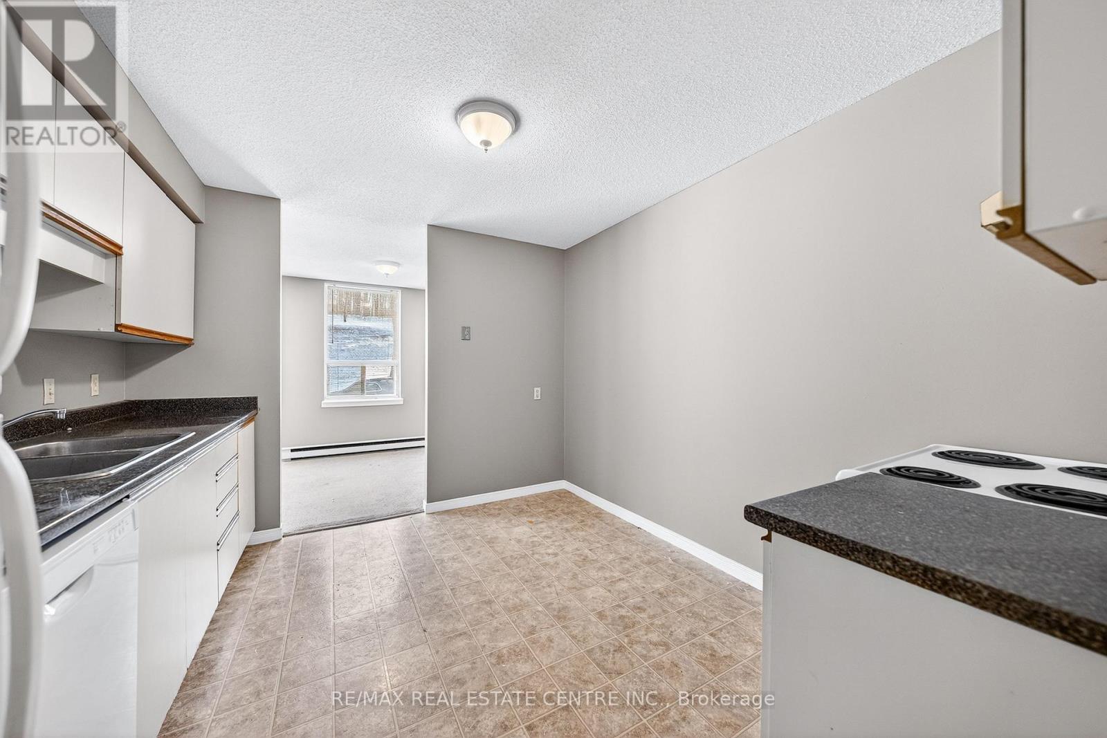 212 - 35 Green Valley Drive, Kitchener, Ontario  N2P 2A5 - Photo 8 - X12877486