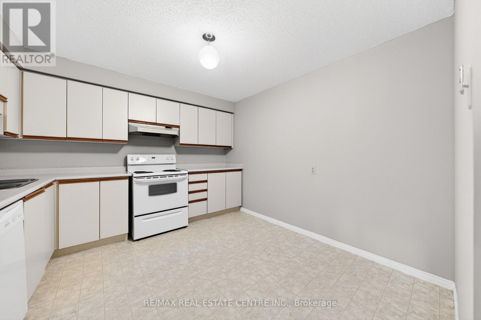 1002 - 35 Green Valley Drive, Kitchener, Ontario  N2P 2A5 - Photo 15 - X12877490