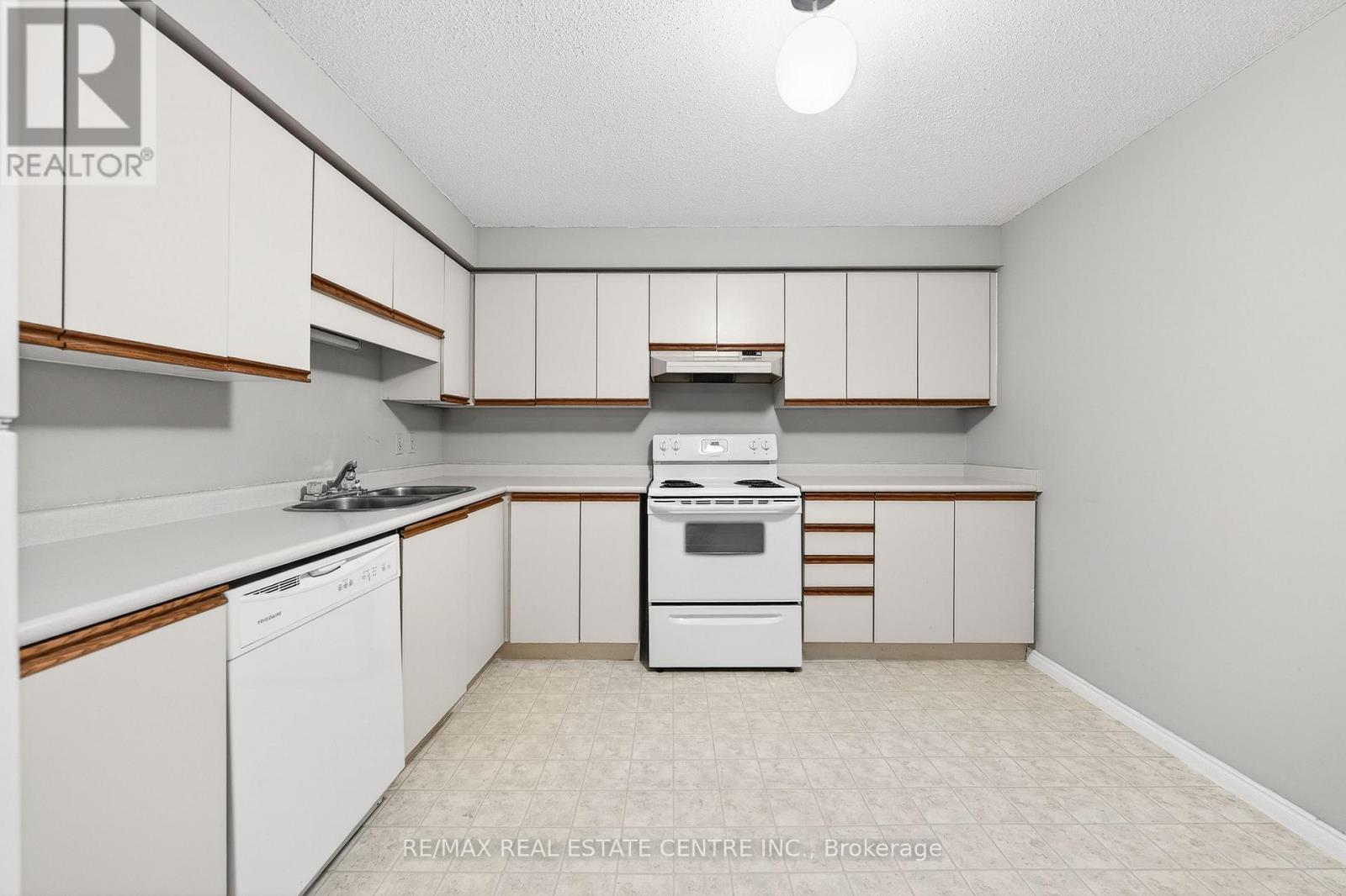 1002 - 35 Green Valley Drive, Kitchener, Ontario  N2P 2A5 - Photo 16 - X12877490