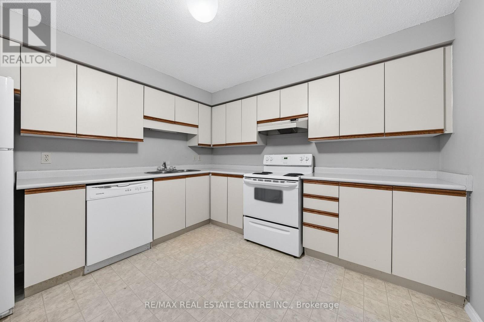 1002 - 35 Green Valley Drive, Kitchener, Ontario  N2P 2A5 - Photo 18 - X12877490