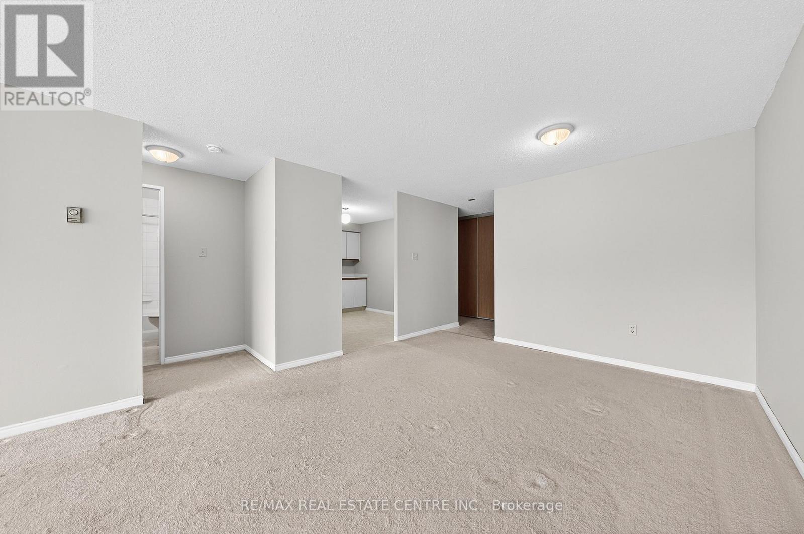 1002 - 35 Green Valley Drive, Kitchener, Ontario  N2P 2A5 - Photo 8 - X12877490