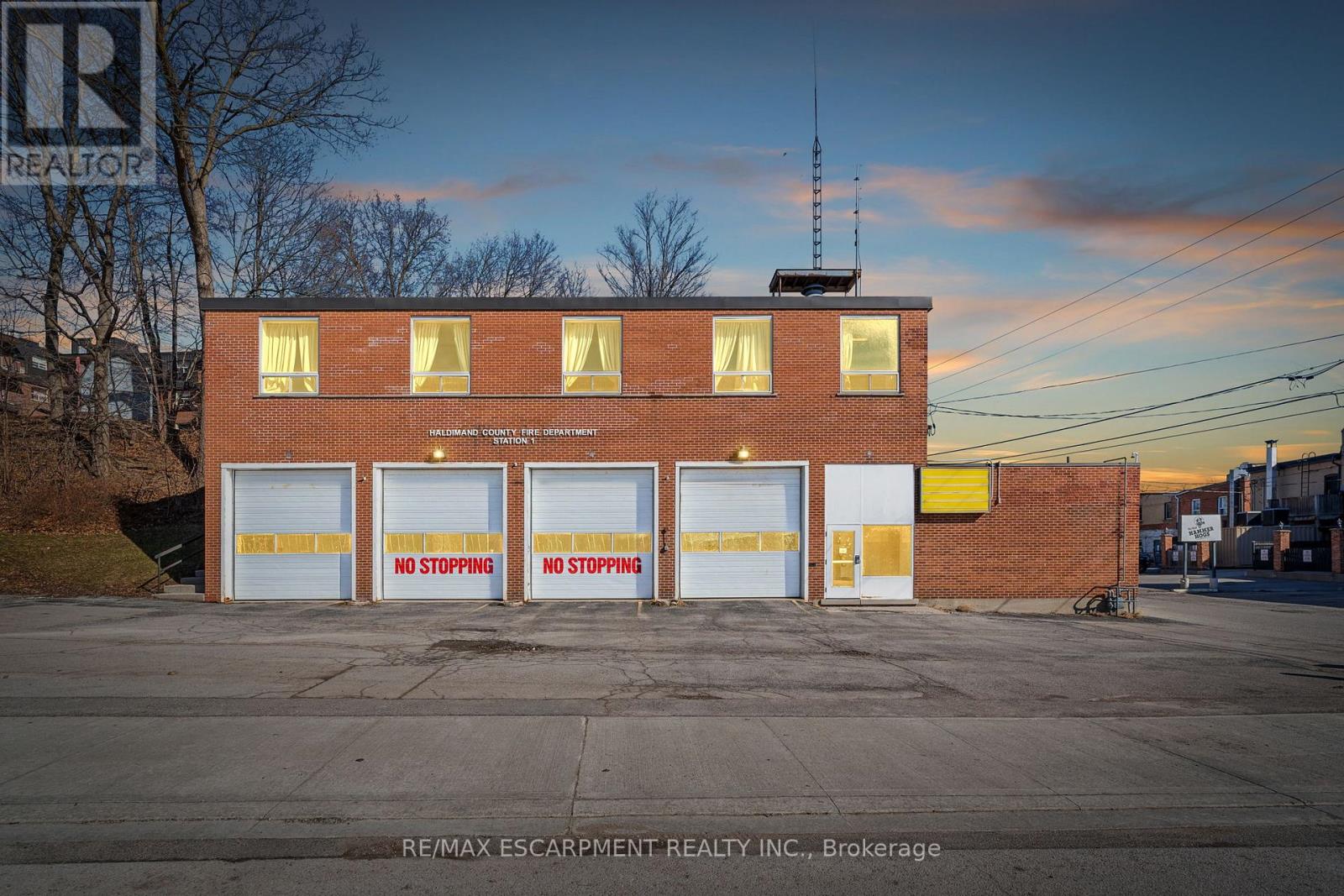 10 & 28 CAITHNESS STREET W, Haldimand, Ontario