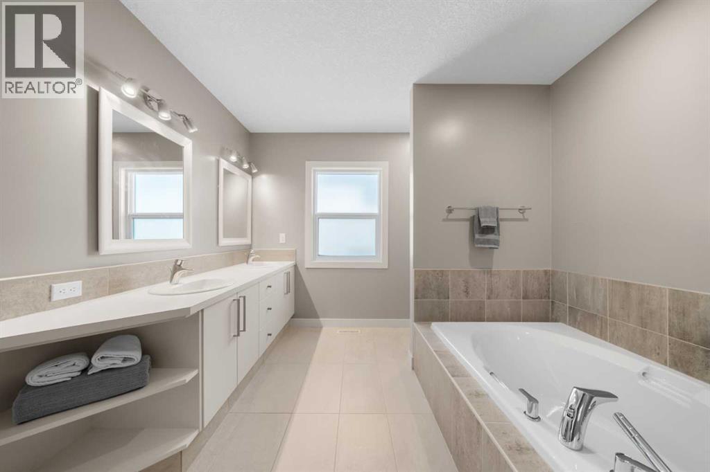 151 Heritage View, Cochrane, Alberta  T4C 0G5 - Photo 18 - A2286321