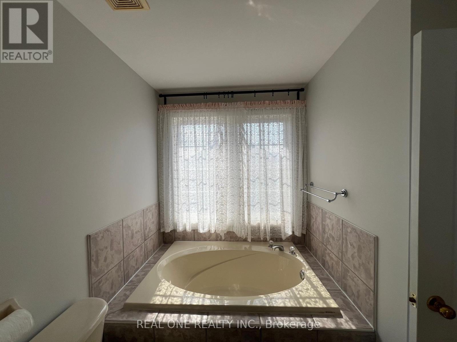 117 Majestic Drive, Markham (Berczy), Ontario  L6C 2N5 - Photo 15 - N12862152