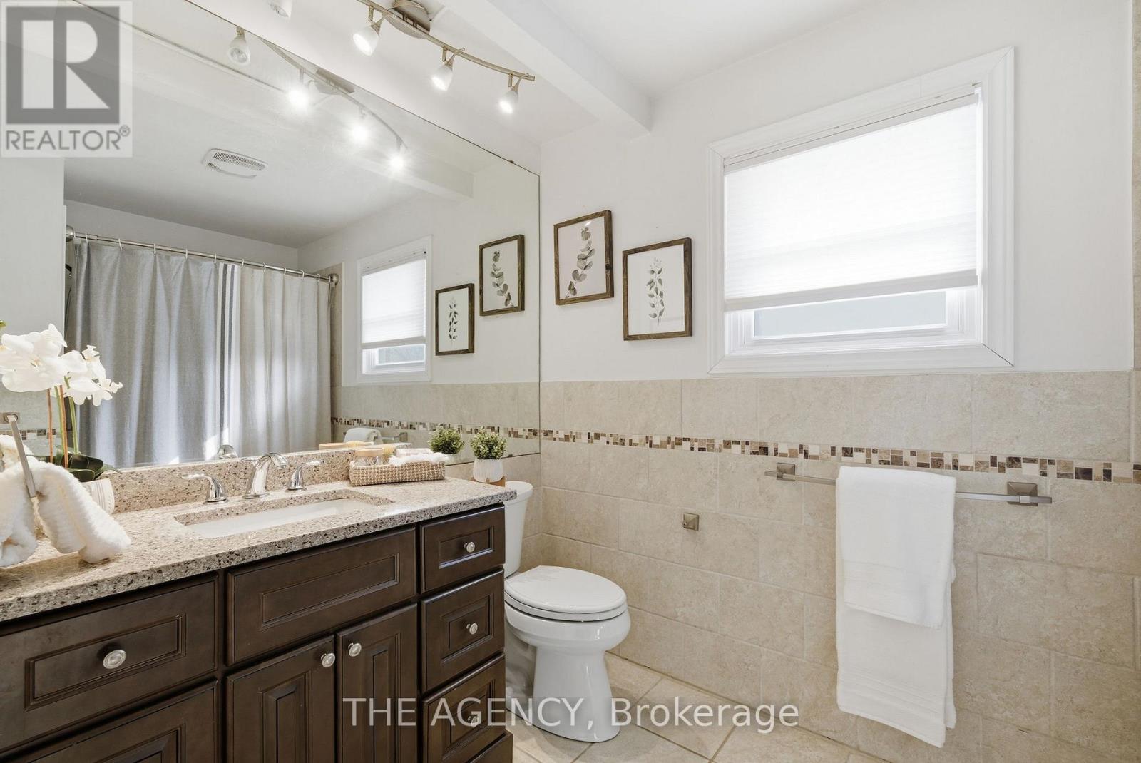 118 Applewood Crescent, Whitby, Ontario  L1N 2E7 - Photo 17 - E12877612