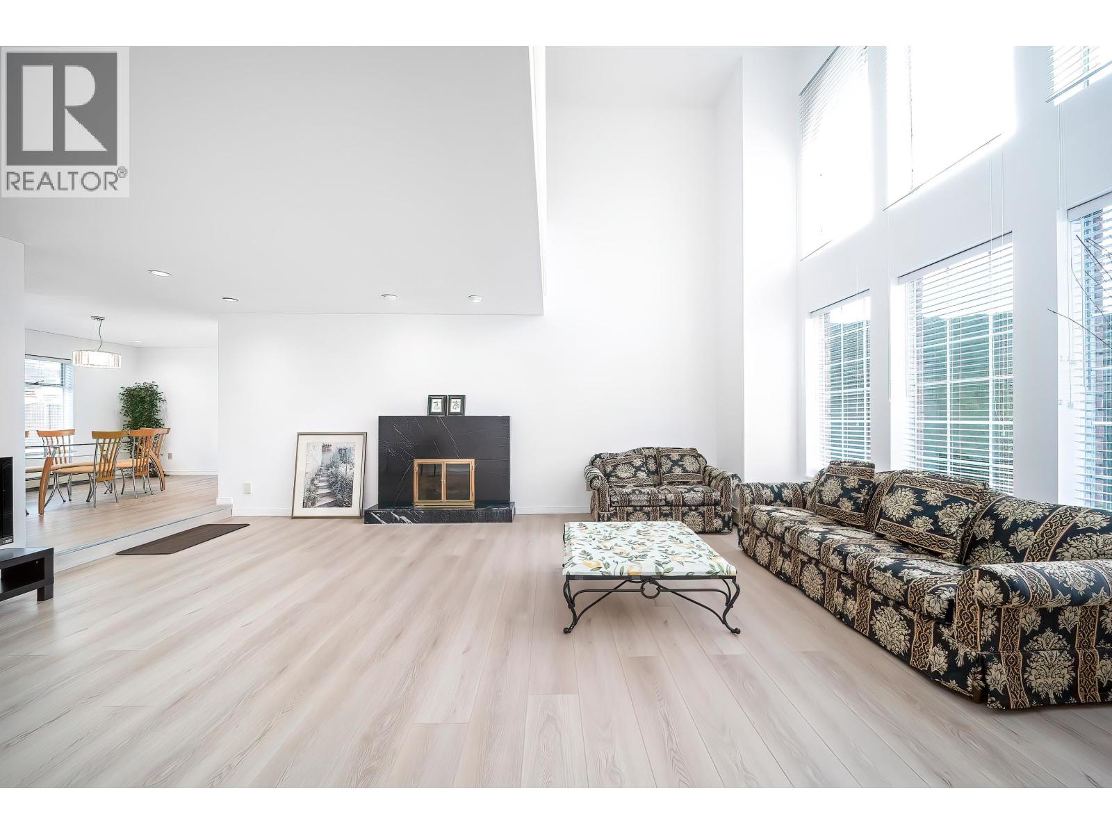 Listing Picture 13 of 39 : 5611 HOLT AVENUE, Richmond / 烈治文 - 魯藝地產 Yvonne Lu Group - MLS Medallion Club Member