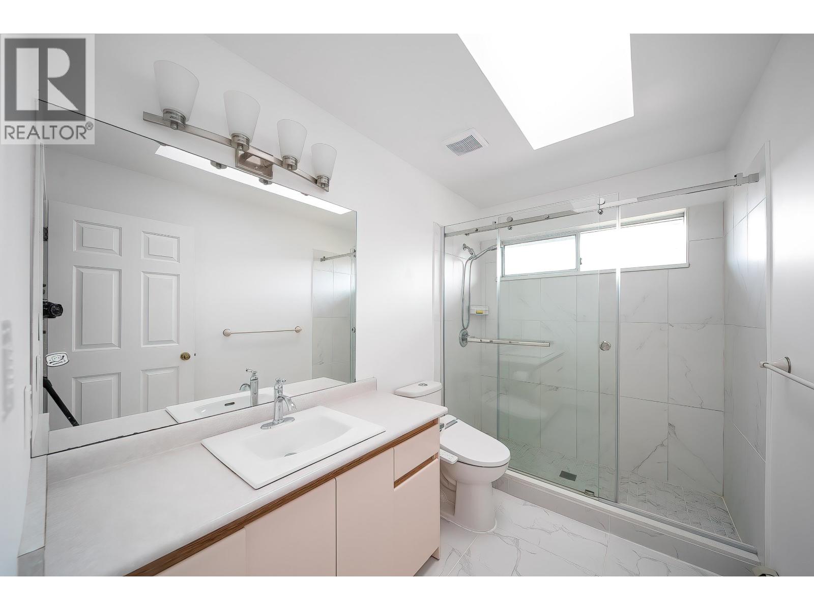 Listing Picture 30 of 39 : 5611 HOLT AVENUE, Richmond / 烈治文 - 魯藝地產 Yvonne Lu Group - MLS Medallion Club Member